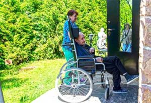 уход за инвалидами колясочниками