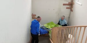 Транспортировка пожилого человека