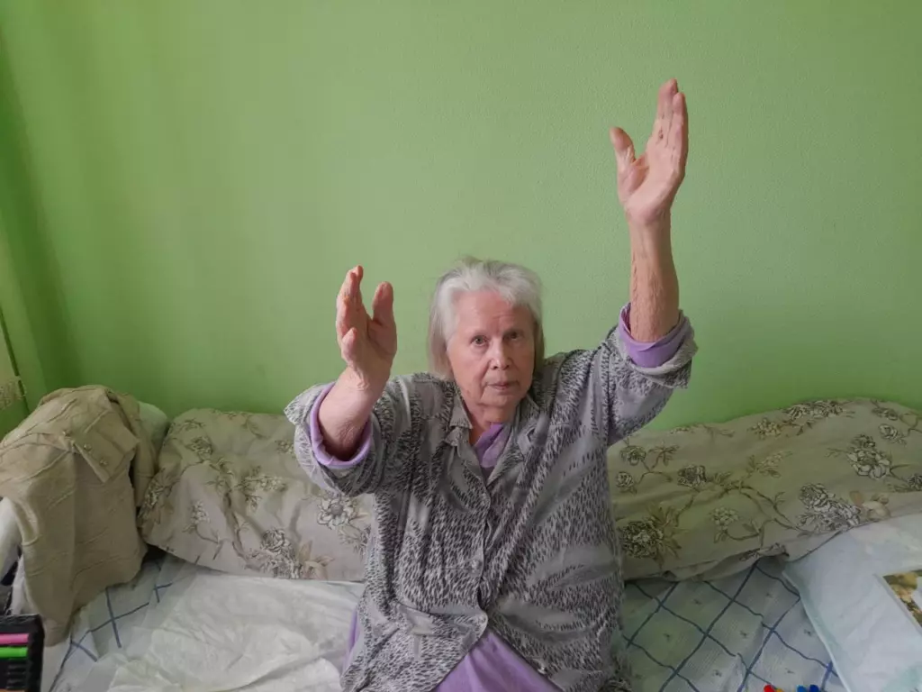 Зарядка в доме престарелых