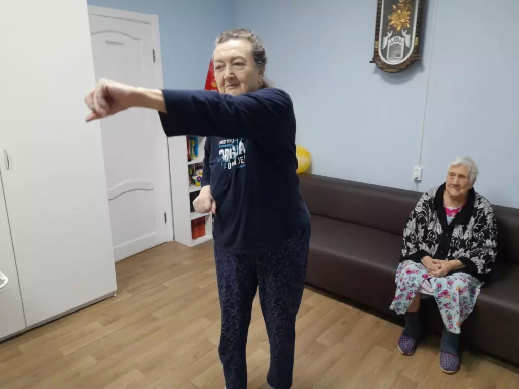 Зарядка в доме престарелых