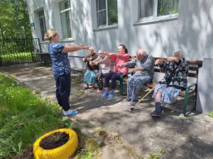 Зарядка в доме престарелых